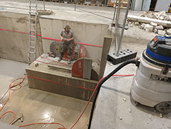 Betonsäge in Aktion